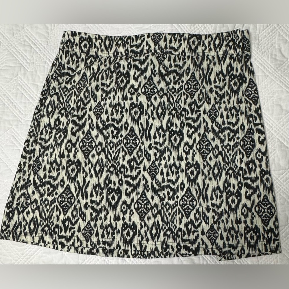 Rip Skirt Hawaii IndoIkat Wrap Skirt Black White Size L Quick Dry Beach NWT